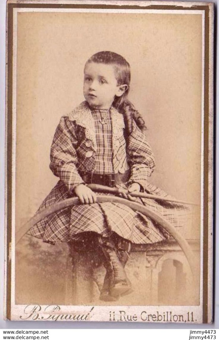 CARTE CDV - Portrait D'une Jolie Petite Fille à Identifier  Tirage Aluminé 19ème  Taille 63 X 104  Ed. B. Pipaud Nantes - Antiche (ante 1900)