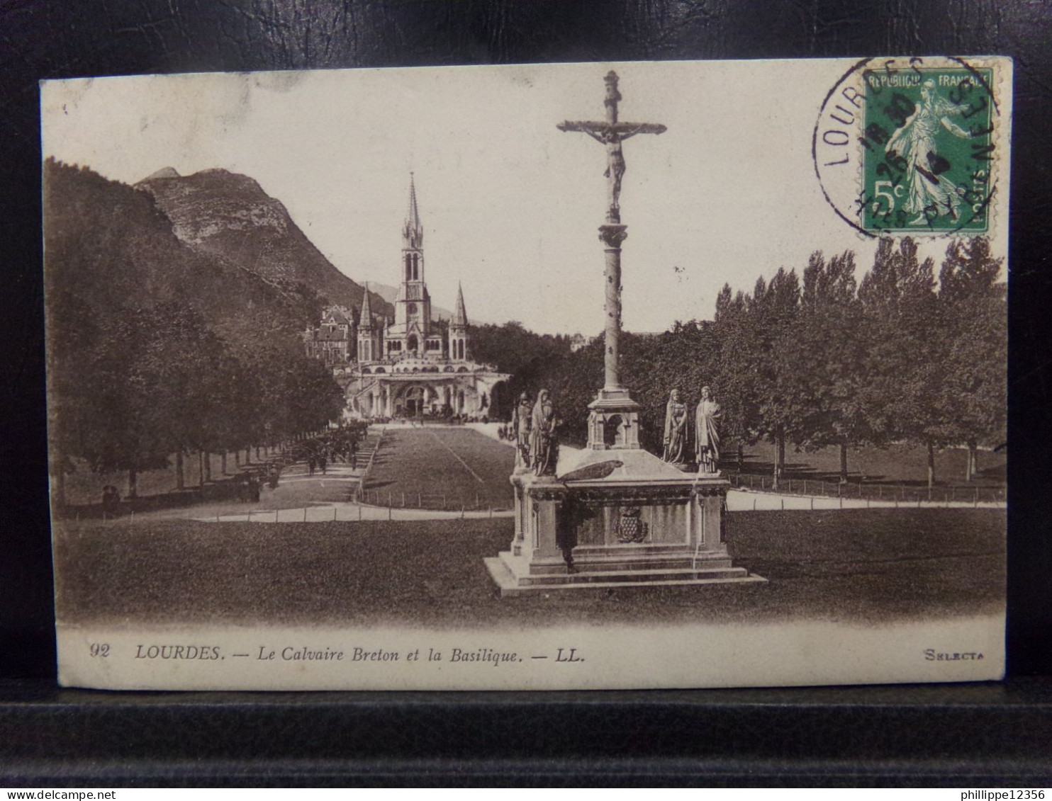 65524 . LOURDES . LE CALVAIRE BRETON ET LA BASILIQUE  . LL . OBLITEREE 1914 . - Lourdes
