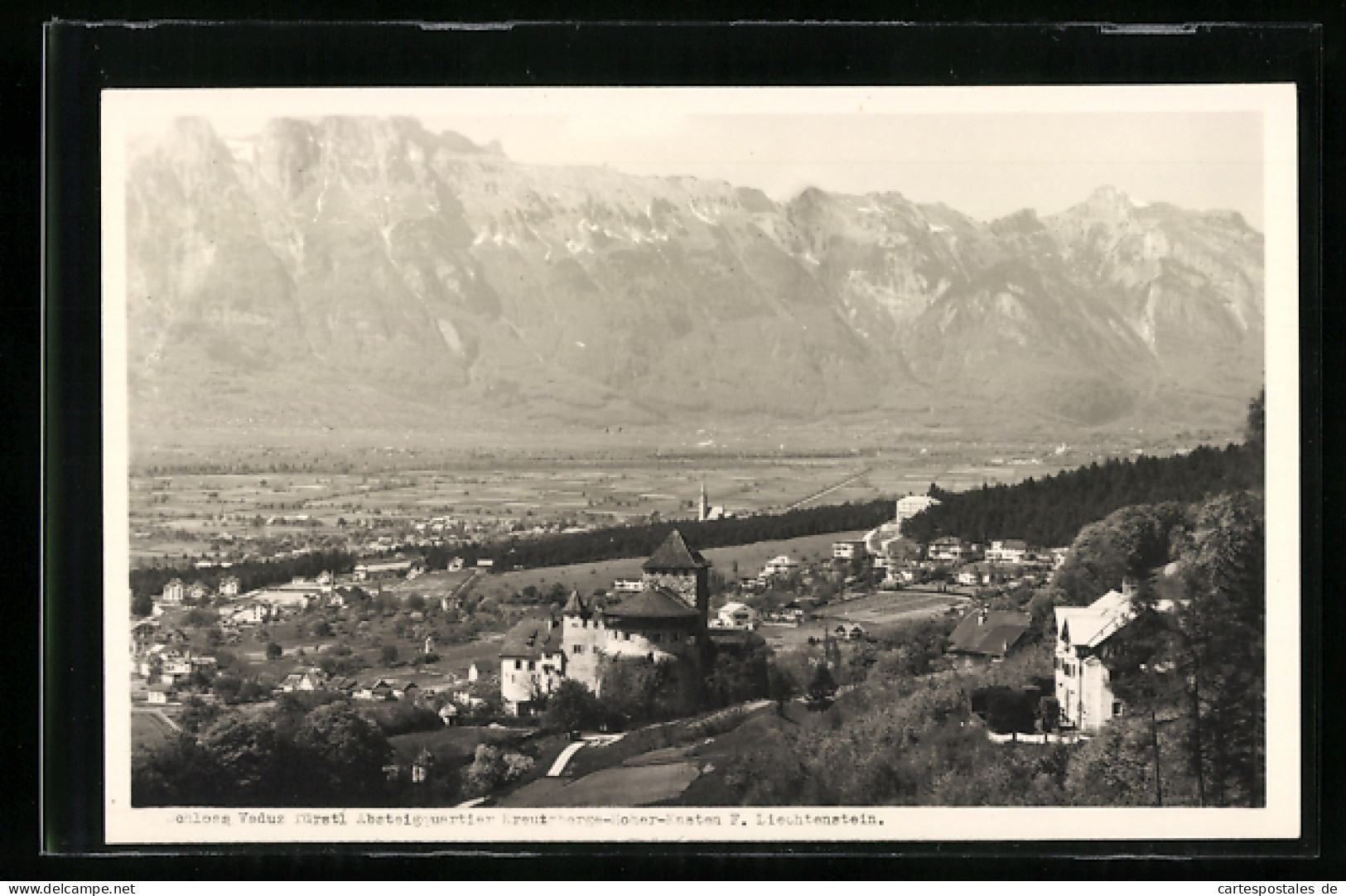 AK Vaduz, Schloss Mit Ortsansicht  - Liechtenstein