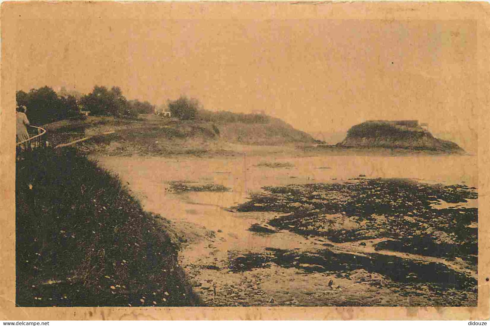 22 - Saint Quay Portrieux - La Plage Et Le Rocher De La Comtesse à Mer Basse - CPA - Voir Scans Recto-Verso - Saint-Quay-Portrieux