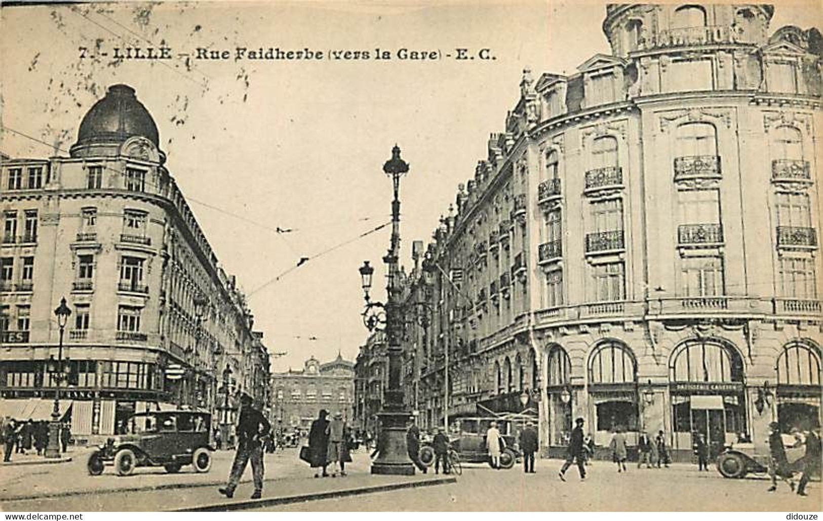 59 - Lille - Rue Faidherbe ( Vers La Gare ) - Animée - Automobiles - Oblitération Ronde De 1928 - CPA - Voir Scans Recto - Lille