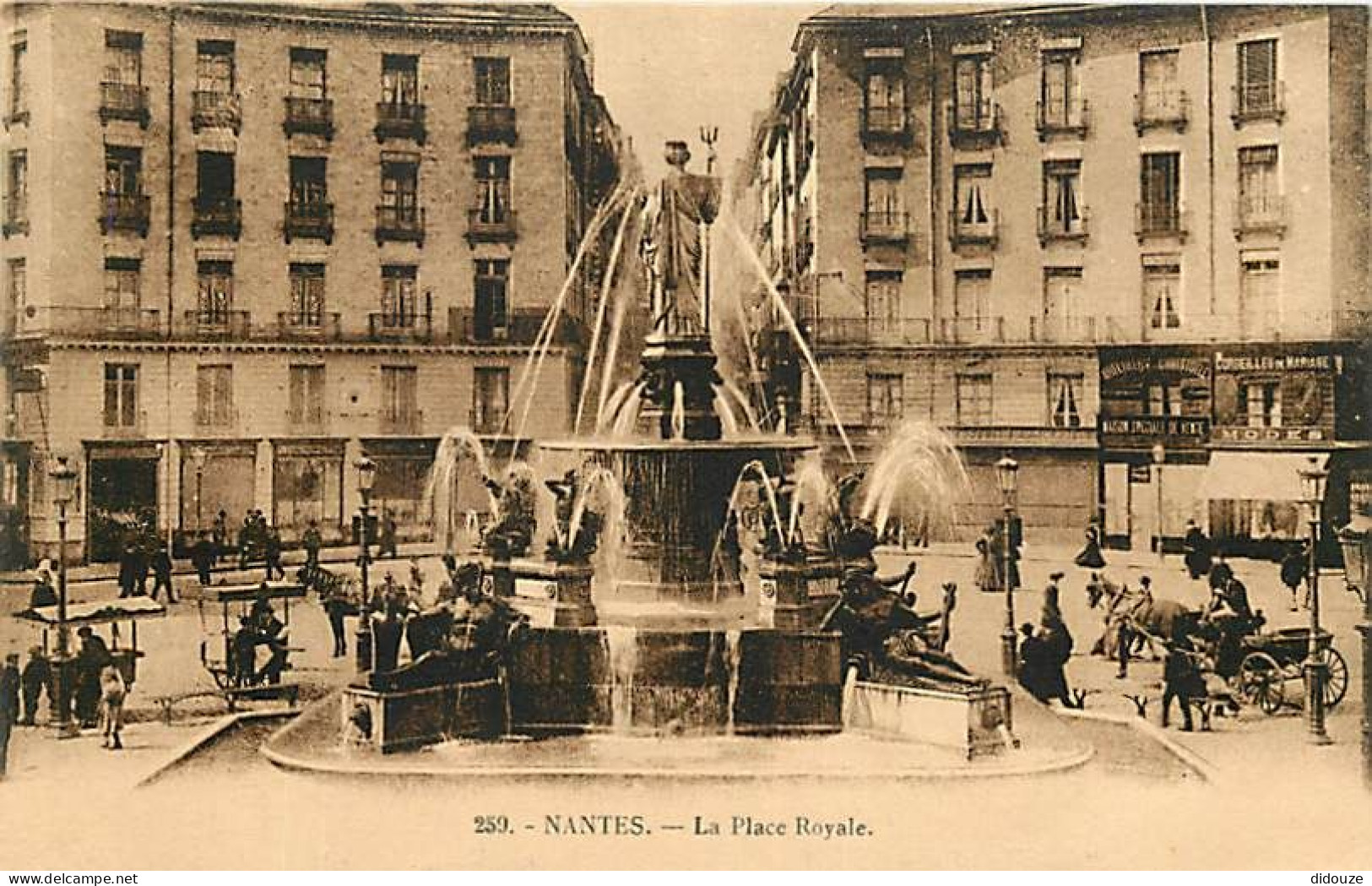 44 - Nantes - La Place Royale - Animée - Jets D'eau - Correspondance - CPA - Voir Scans Recto-Verso - Nantes