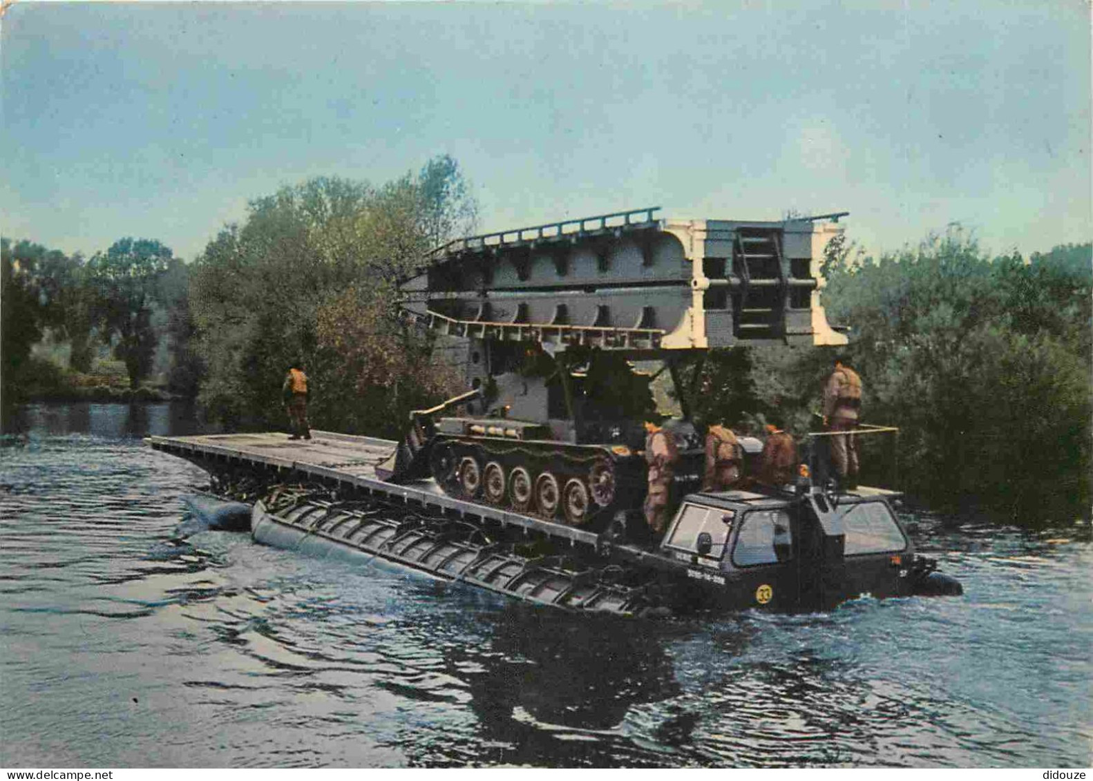 Bateaux - Guerre - AMX Poseur De Pont Sur Bac Gillois - CPM - Voir Scans Recto-Verso - Guerre