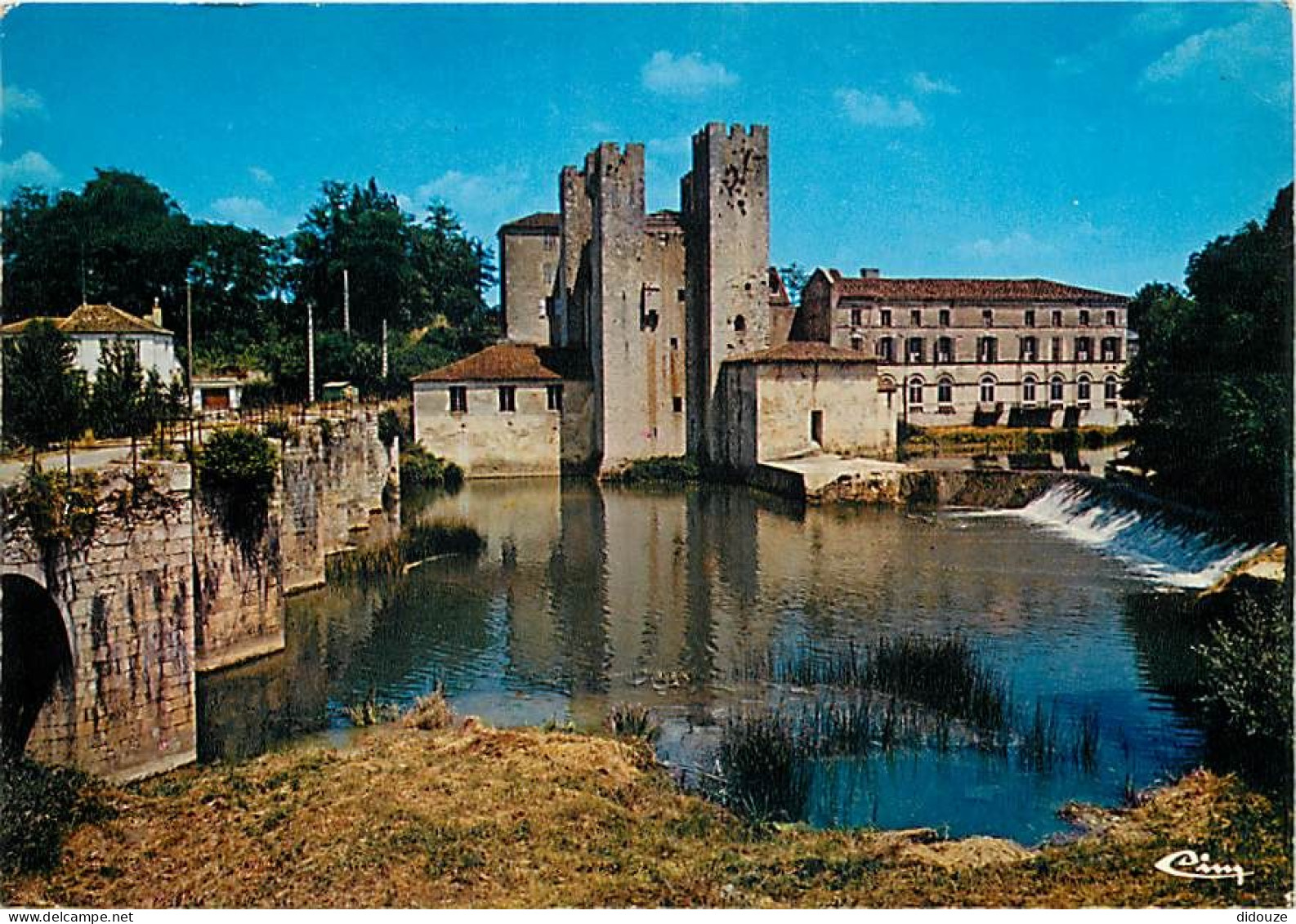 47 - Barbaste - Le Château - Le Moulin Des Tours D'Henri IV - Le Pont Roman Du XIIIe S - Etat Léger Pli Visible - CPM -  - Autres & Non Classés