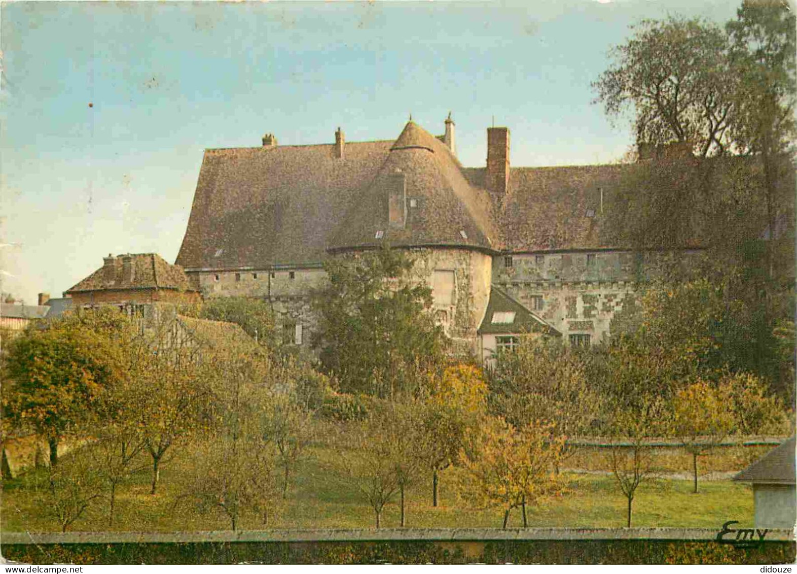 27 - Le Neubourg - Le Vieux Château Et Sa Tour Vus De La Rue Des Remparts - CPM - Voir Scans Recto-Verso - Le Neubourg