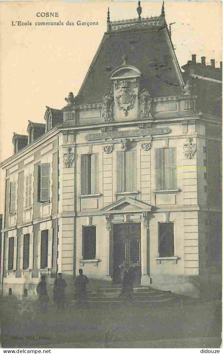 58 - Cosne Cours Sur Loire - L'Ecole Communale Des Garçons - Animée - CPA - Oblitération De 1908 - Etat Froissure Visibl - Cosne Cours Sur Loire