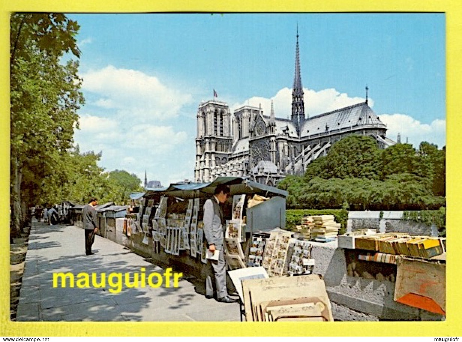75 PARIS / LES BOUQUINISTES ET NOTRE-DAME DE PARIS / ANIMÉE / 1969 - De Seine En Haar Oevers