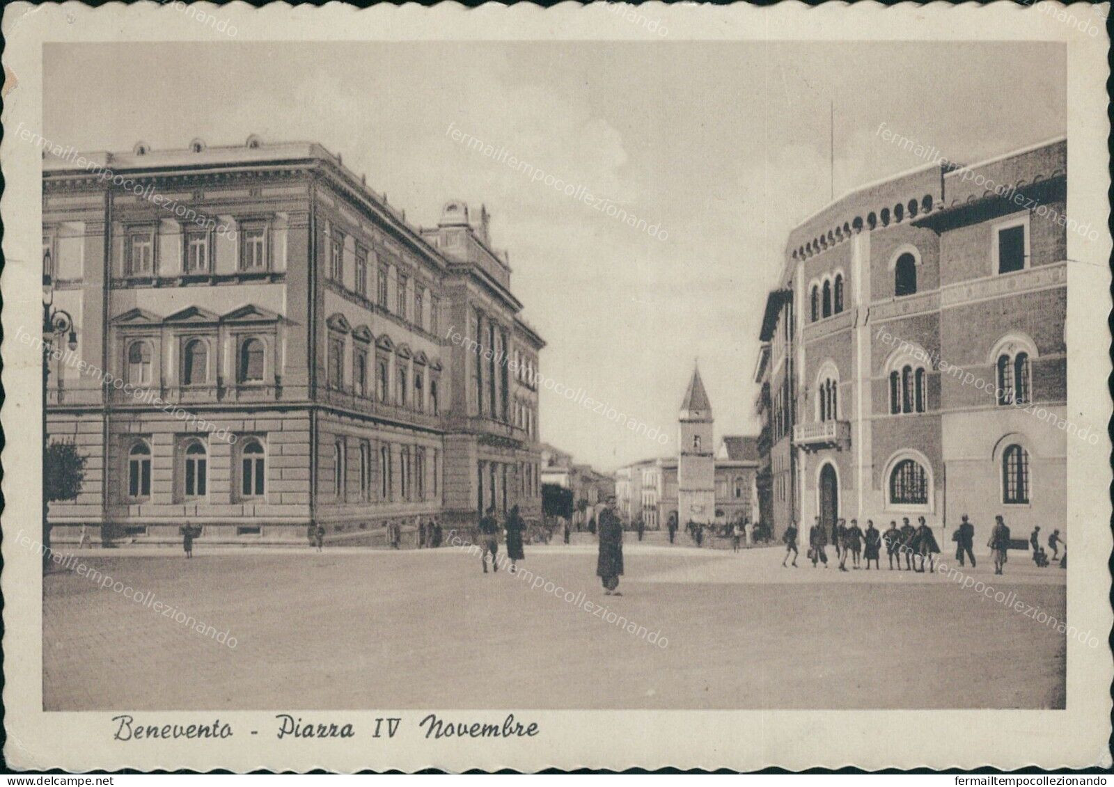 Cr587  Cartolina Benevento Citta' Piazza IV Novembre - Benevento