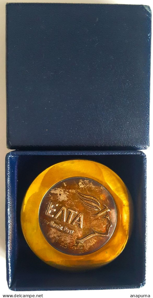 Médaille Presse Papier Helenic Post EATA, Visuel Central En Argent, Avec Sa Boite, Poste De Grèce - Andere & Zonder Classificatie