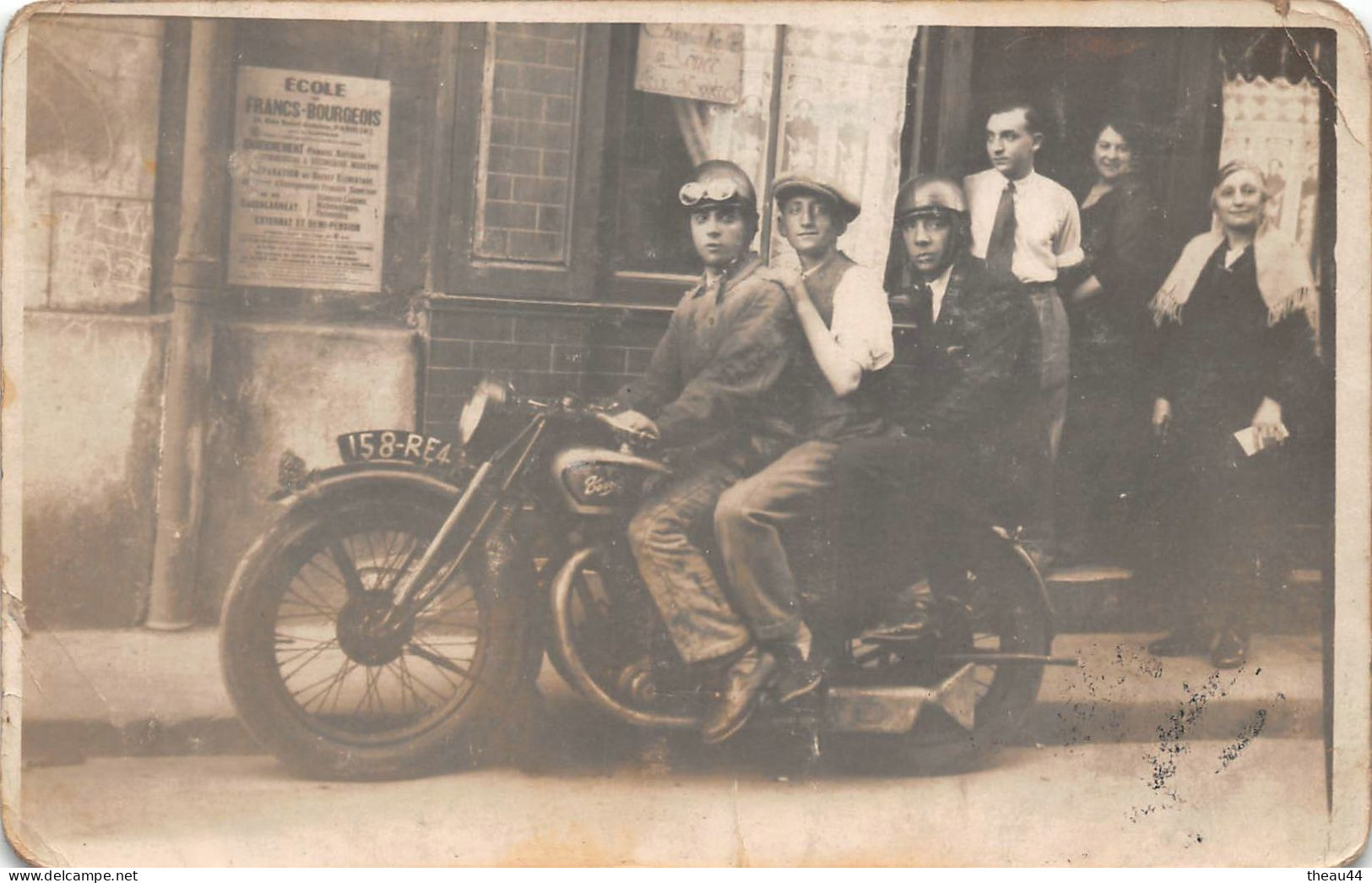 REMIREMONT  -  Carte-Photo De Motards Sur Une Moto " TERROT " Devant Un Café  - Texte En Partie Effacé Au Dos - Remiremont