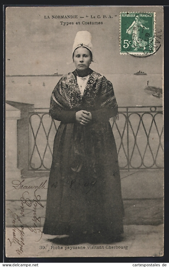 CPA Normandie, Femme En Costume Typique Avec Haube  - Non Classés