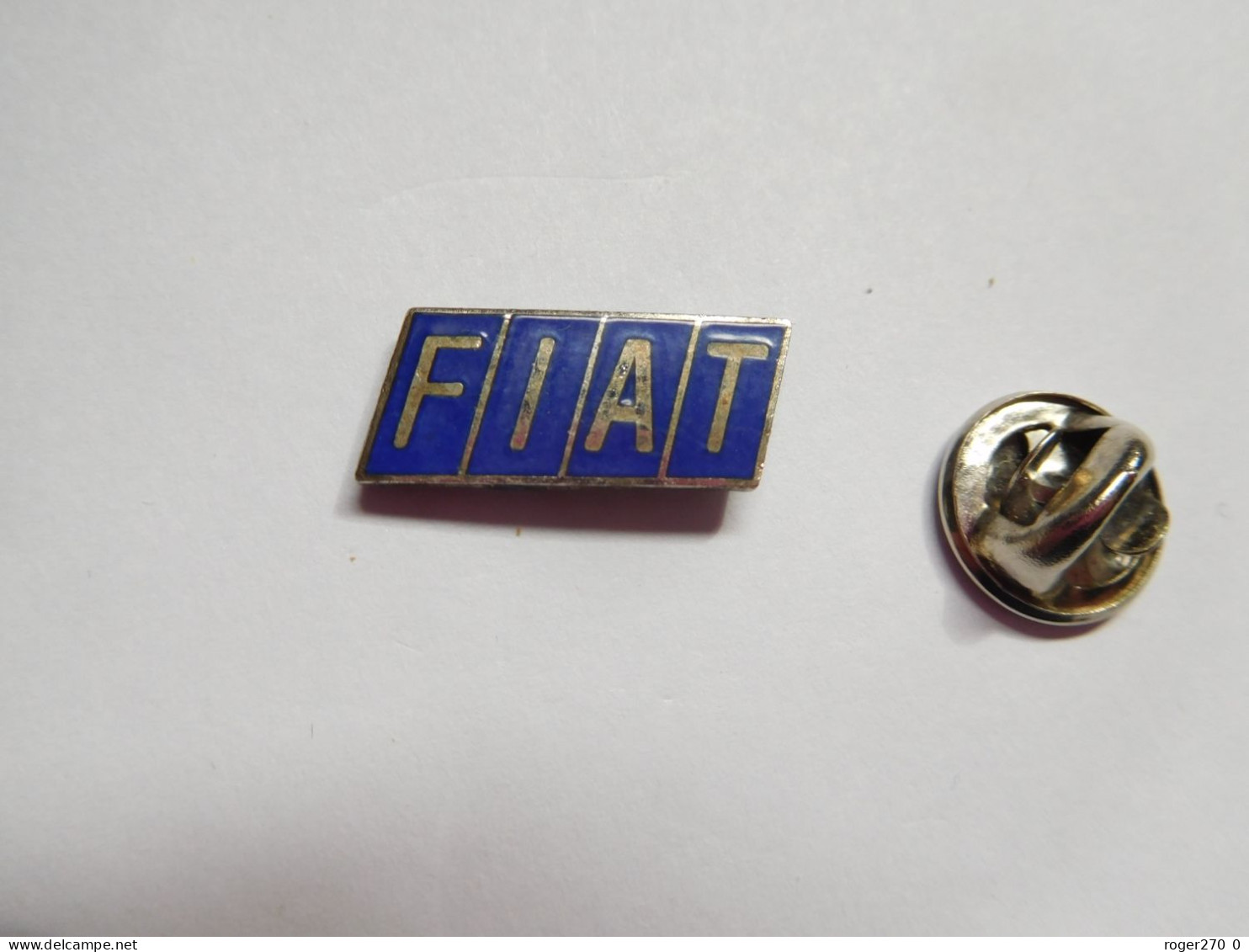 Beau Pin's En EGF , Logo Auto FIAT , Argent , Dimensions : 8,5 X 20 Mm - Fiat