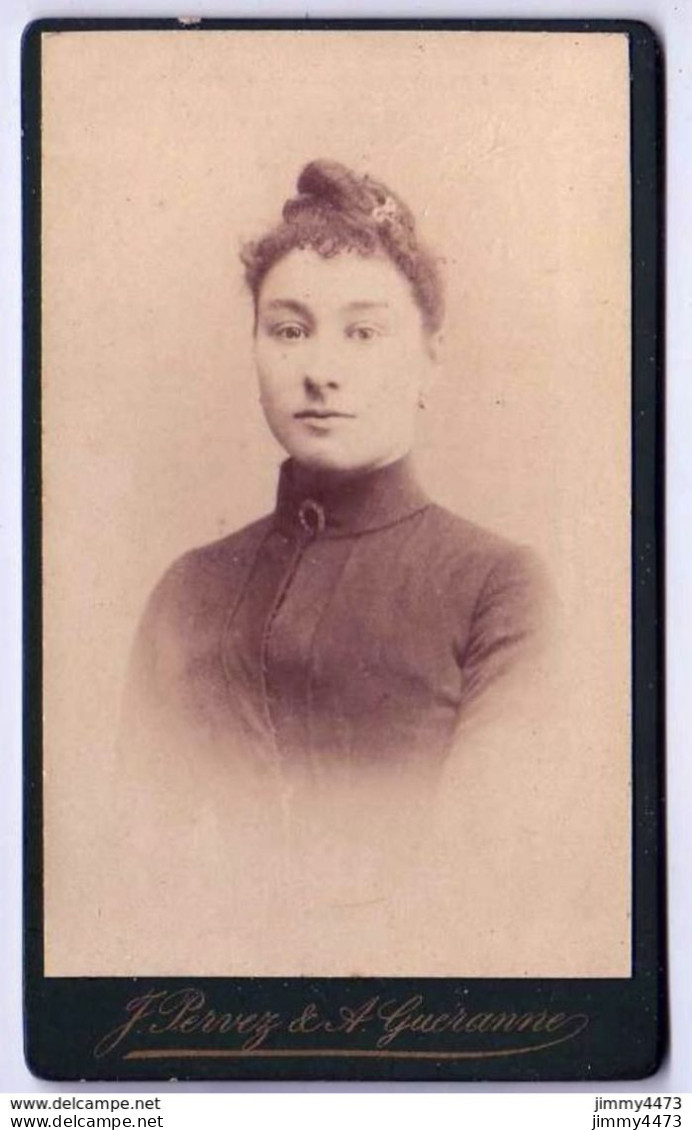 CARTE CDV - Portrait D'une Jolie Jeune Fille à Identifier - Tirage Aluminé 19ème - Taille 63 X 104 - Ed. J.Pervez Nantes - Antiche (ante 1900)