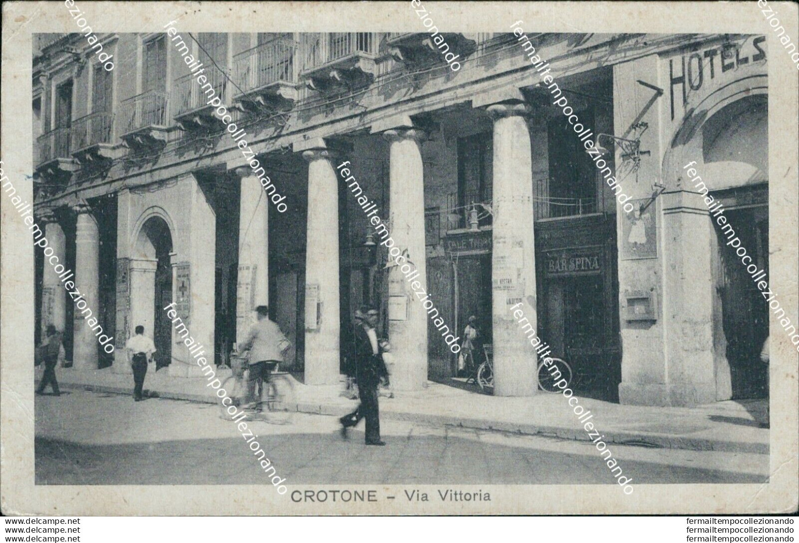 Bg412 Cartolina Crotone Citta' Via Vittoria 1932 - Crotone