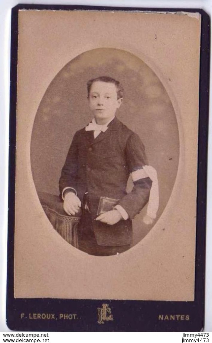 CARTE CDV - Portrait D'un Jeune Communiant à Identifier - Tirage Aluminé 19ème - Taille 63 X 104 - Ed. F. LEROUX Nantes - Antiche (ante 1900)