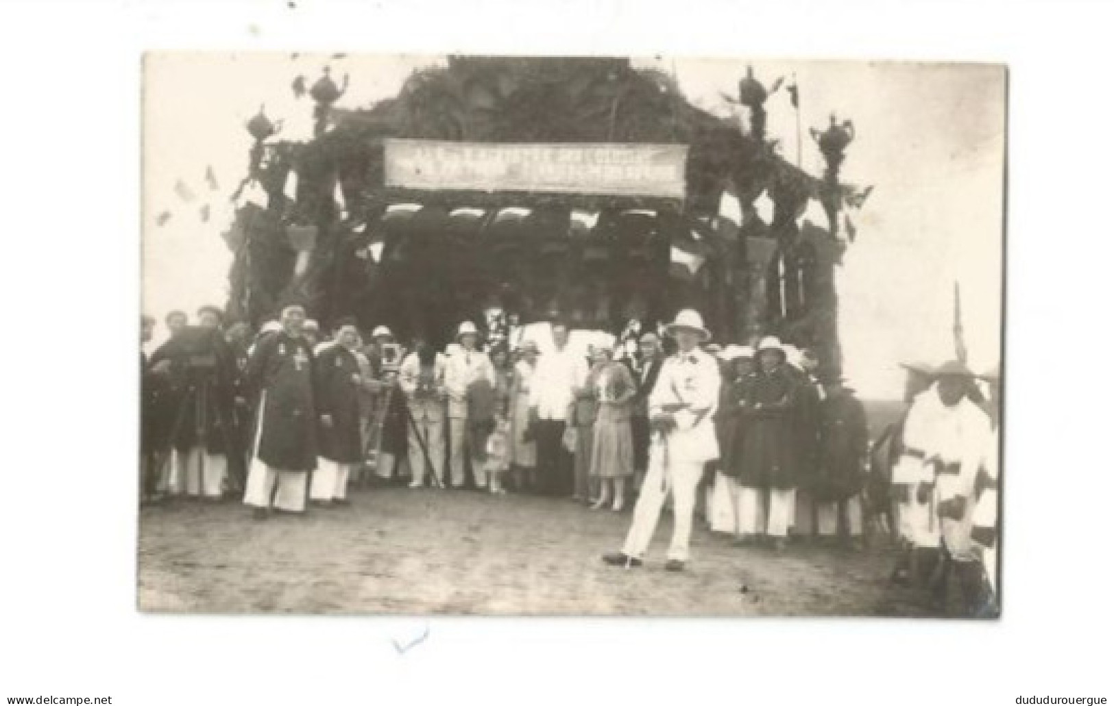 VIETNAM , INDOCHINE : LE 31 OCTOBRE 1931 VISITE DU MINISTRE DES COLONIES , ATTENTE AU PONT , HUE ? , HANOÏ ? , SAIGON ? - Asien
