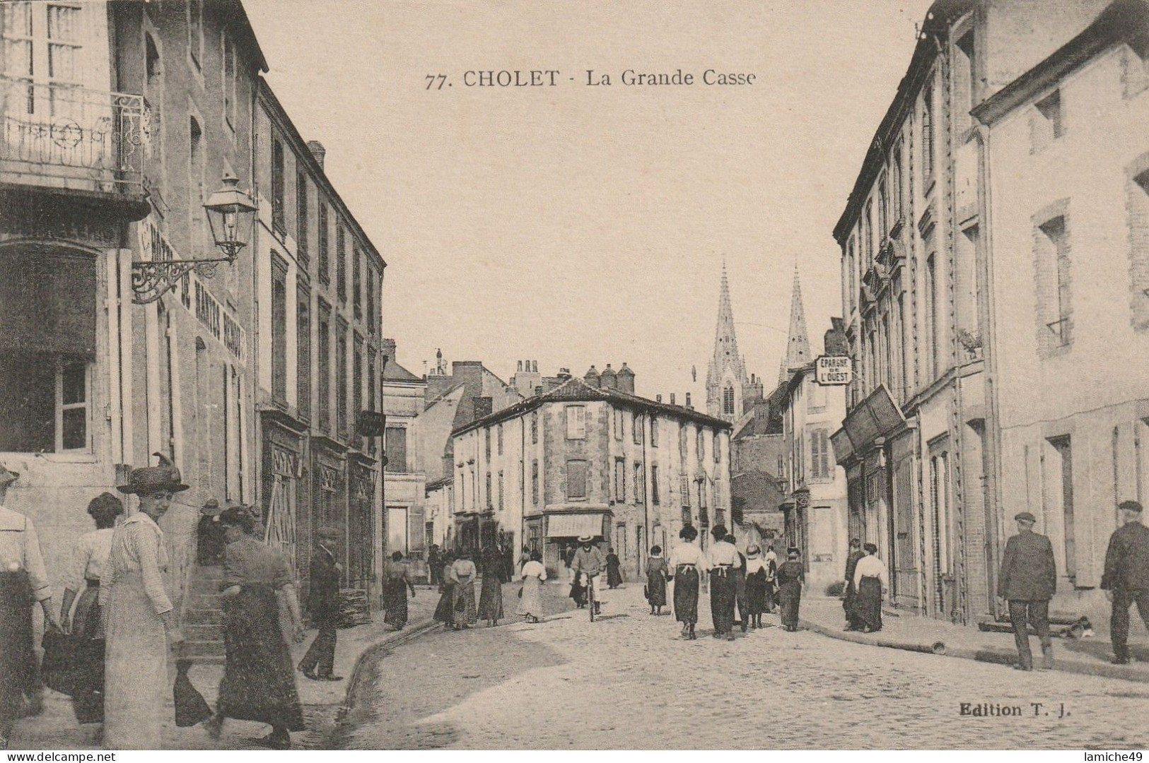 CHOLET La Grande Casse Femmes Chapeaux Sortie D Usine ? Circulée - Cholet