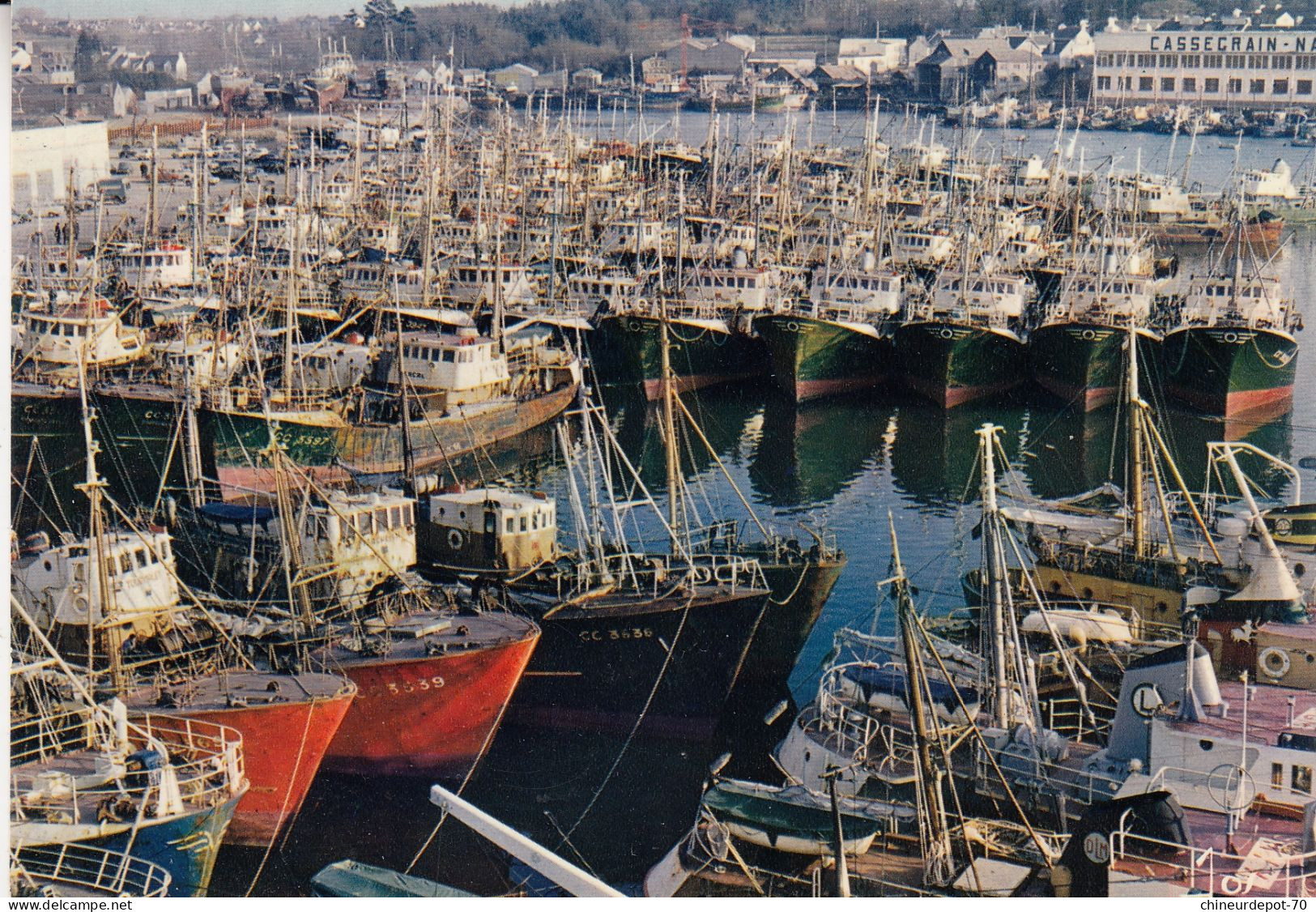 Bateaux De Pêche à L'abri De La Tempête Dans Le Port De Concarneau - Concarneau