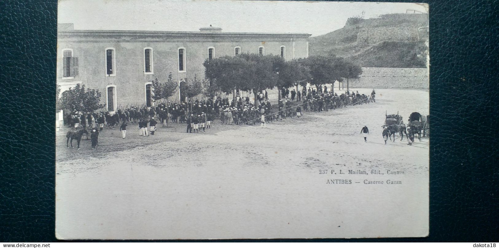 06 , Antibes , Intérieur De La Caserne Gazan Début 1900 - Andere & Zonder Classificatie