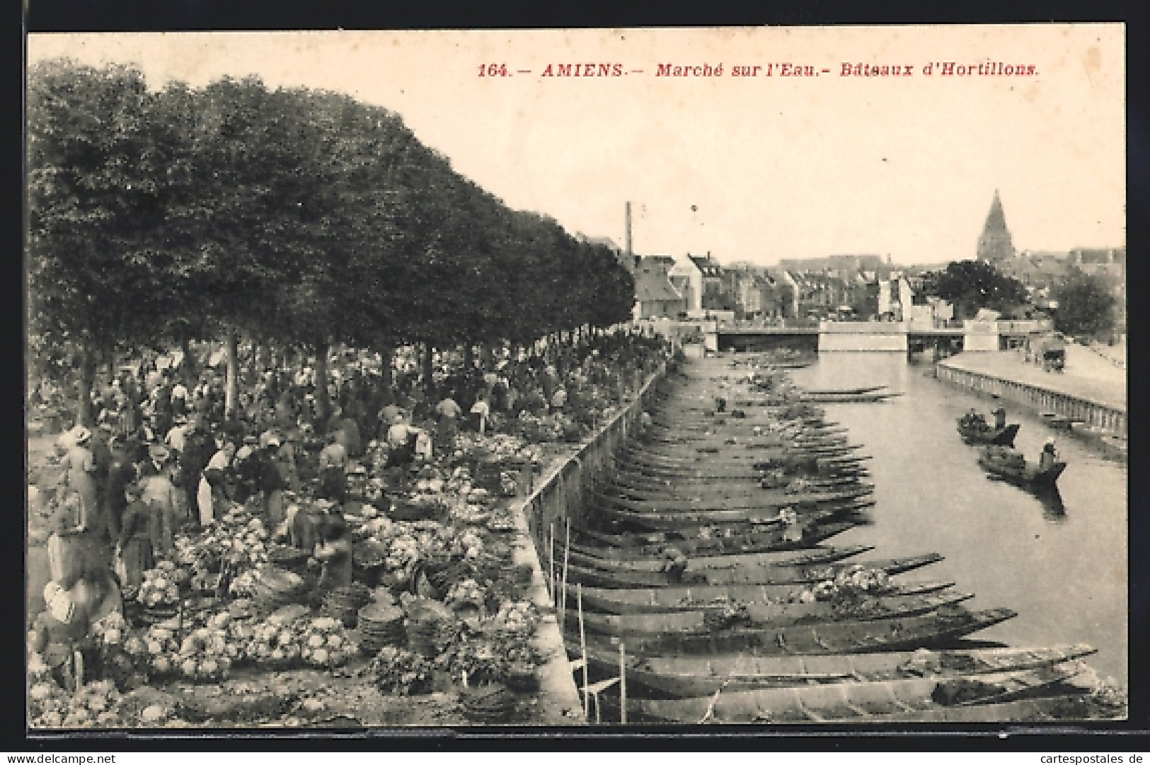 CPA Amiens, Marche Sur L`Eau, Bateaux D`Hortillons  - Amiens