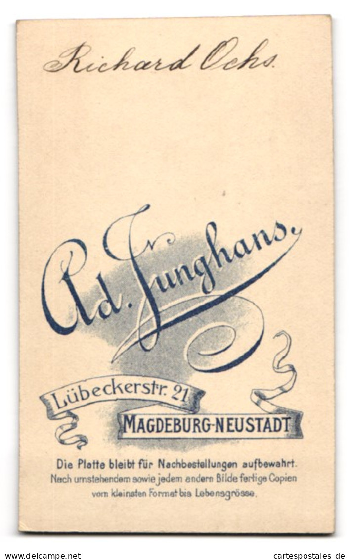 Fotografie Ad. Junghans, Magdeburg-Neust., Lübeckerstr. 21, Richard Ochs Im Anzug Mit Krawatte  - Anonyme Personen