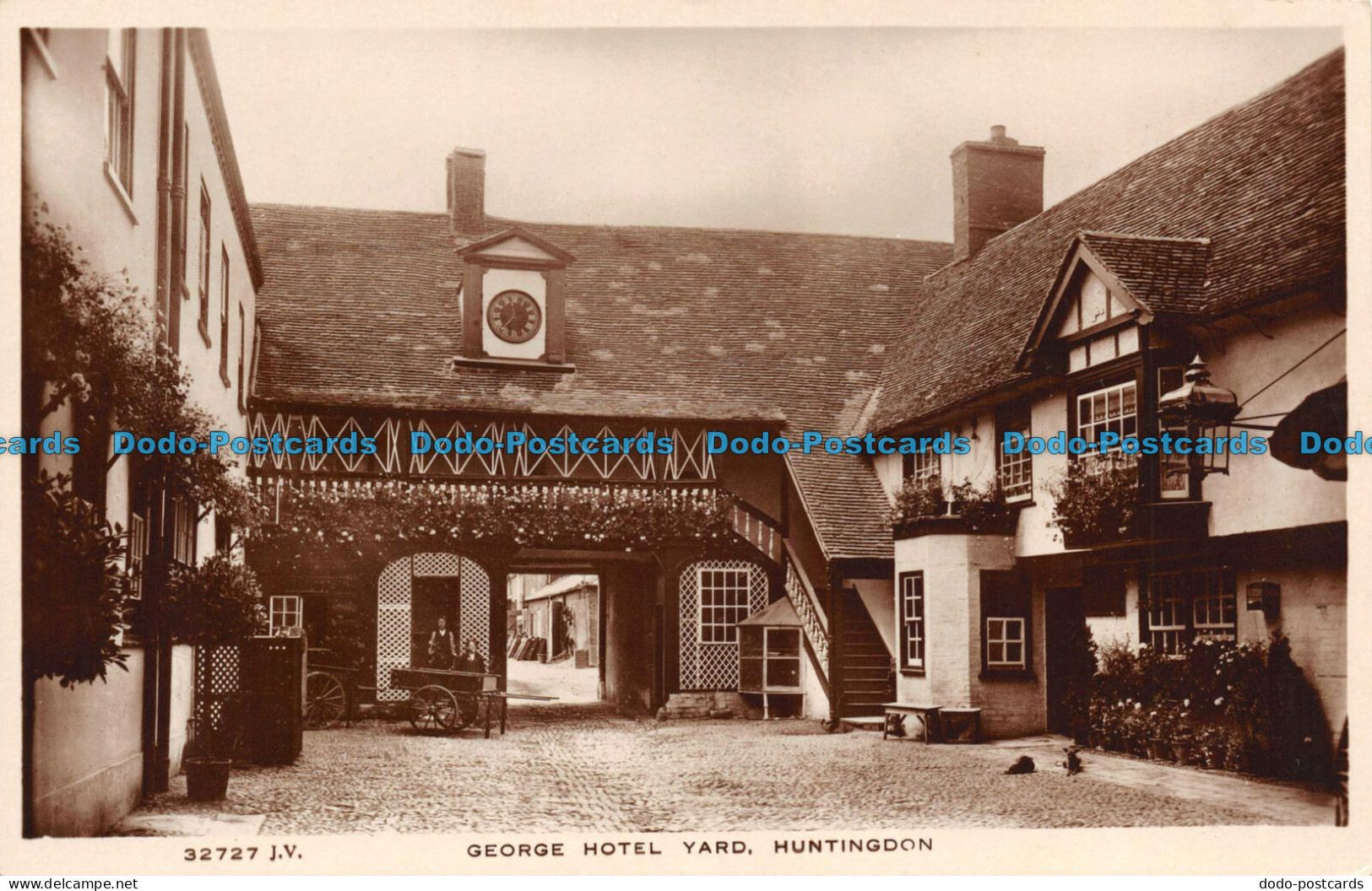 R104588 George Hotel Yard. Huntingdon. RP - Monde