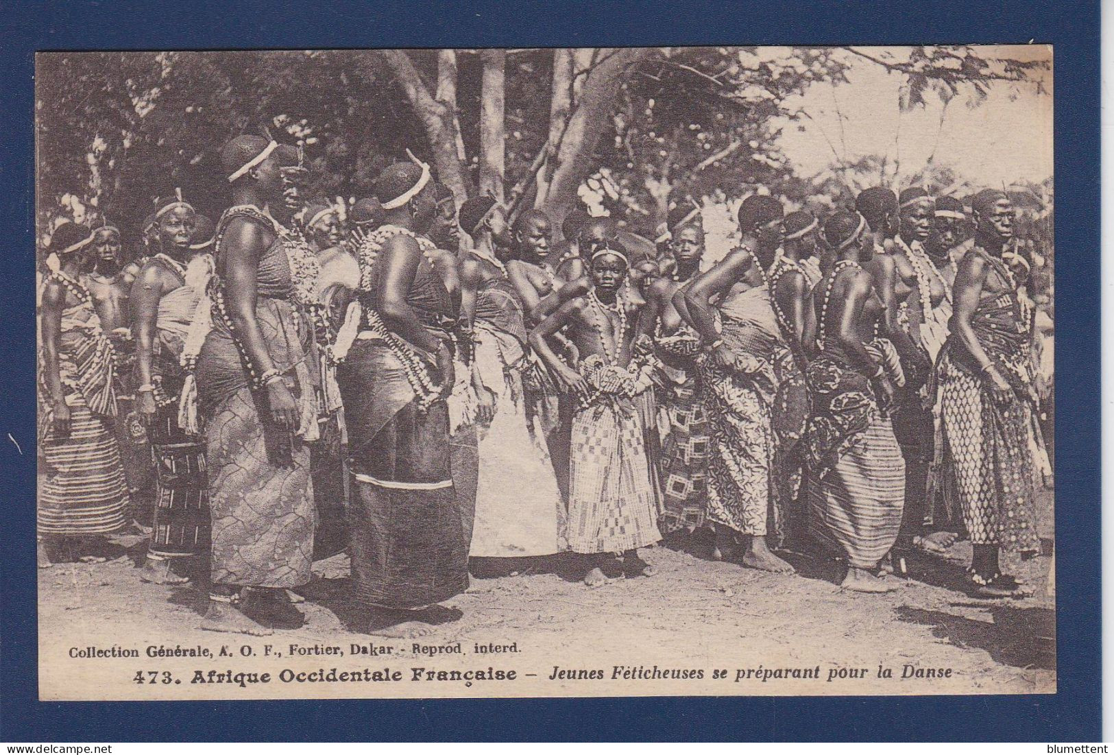 CPA Afrique Fétiche Féticheur Fortier Non Circulée Nu Féminin - Unclassified