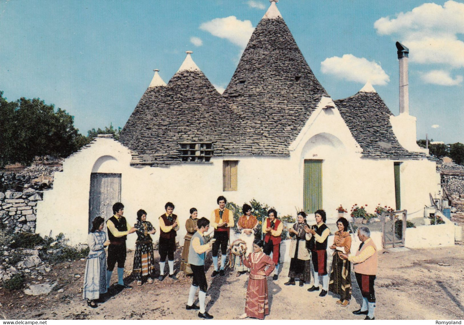 CARTOLINA  C16 ALBEROBELLO,BARI,PUGLIA-TRULLI DI PUGLIA E FOLKLORE-STORIA,MEMORIA,CULTURA,BELLA ITALIA,VIAGGIATA 1973 - Bari