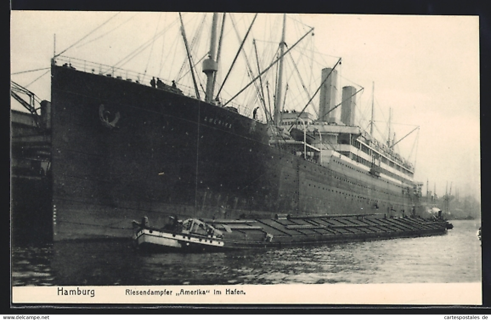 AK Hamburg, Der Riesendampfer Amerika Im Hafen  - Dampfer