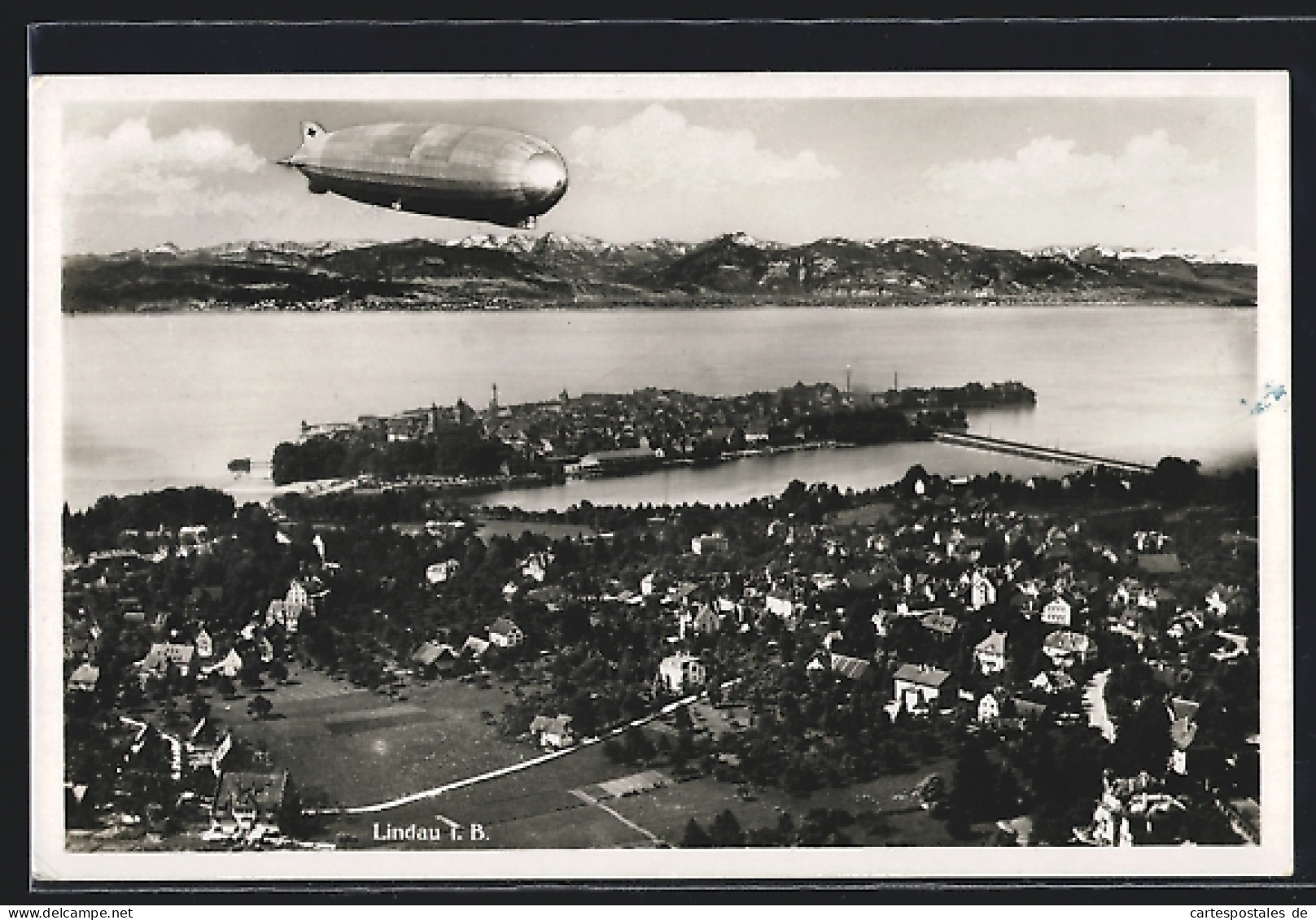 AK Lindau I. B., Zeppelin über Der Stadt  - Dirigeables