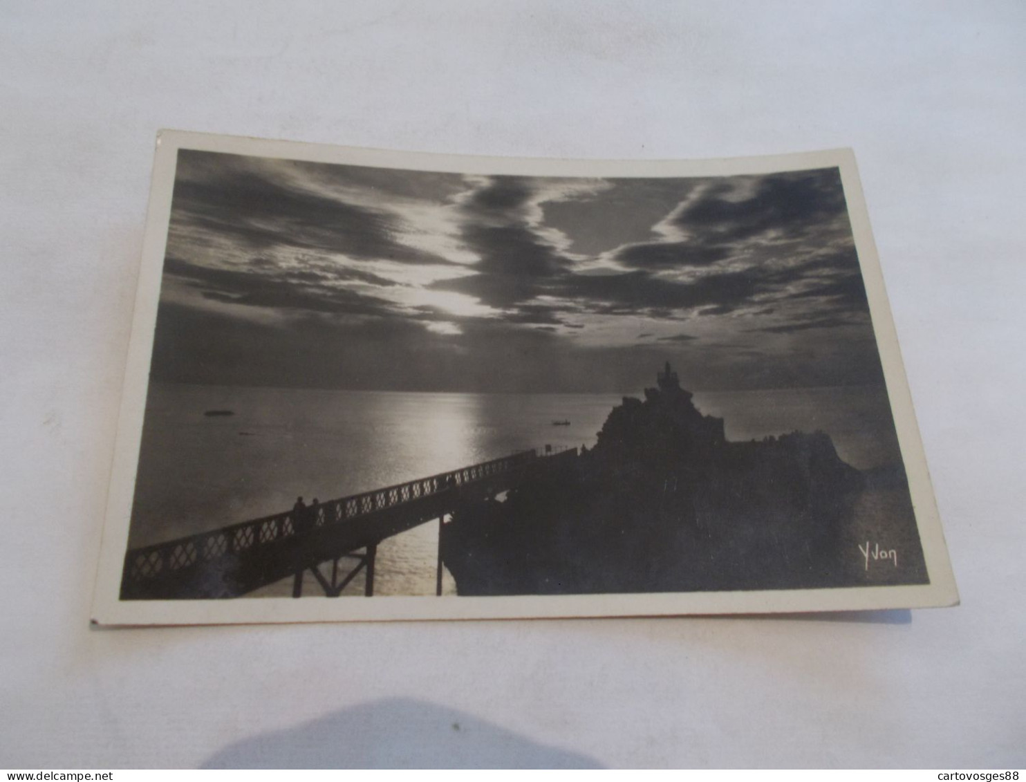 BIARRITZ  ( 64 Pyrenees Atlantiques ) COUCHER DE SOLEIL SUR LE ROCHER DE LA VIERGE  ANIMEES  1934 - Biarritz