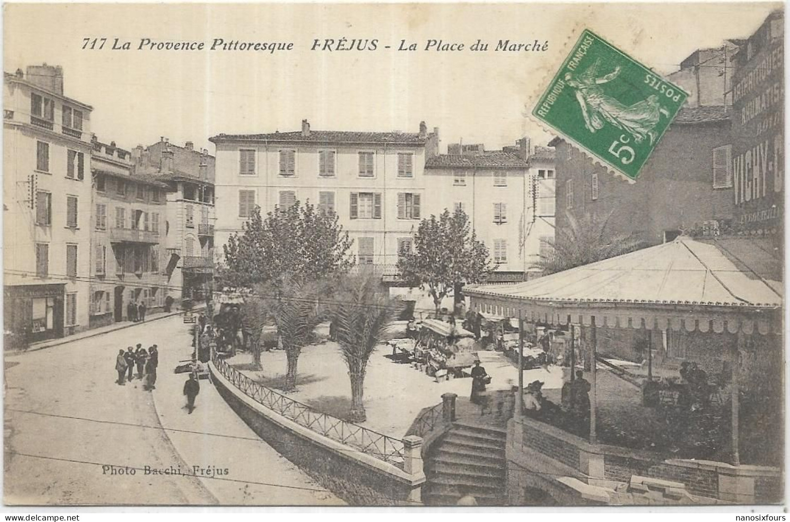 D 83. FREJUS.  PLACE DU MARCHE  CARTE ECRITE AN 1914 - Frejus