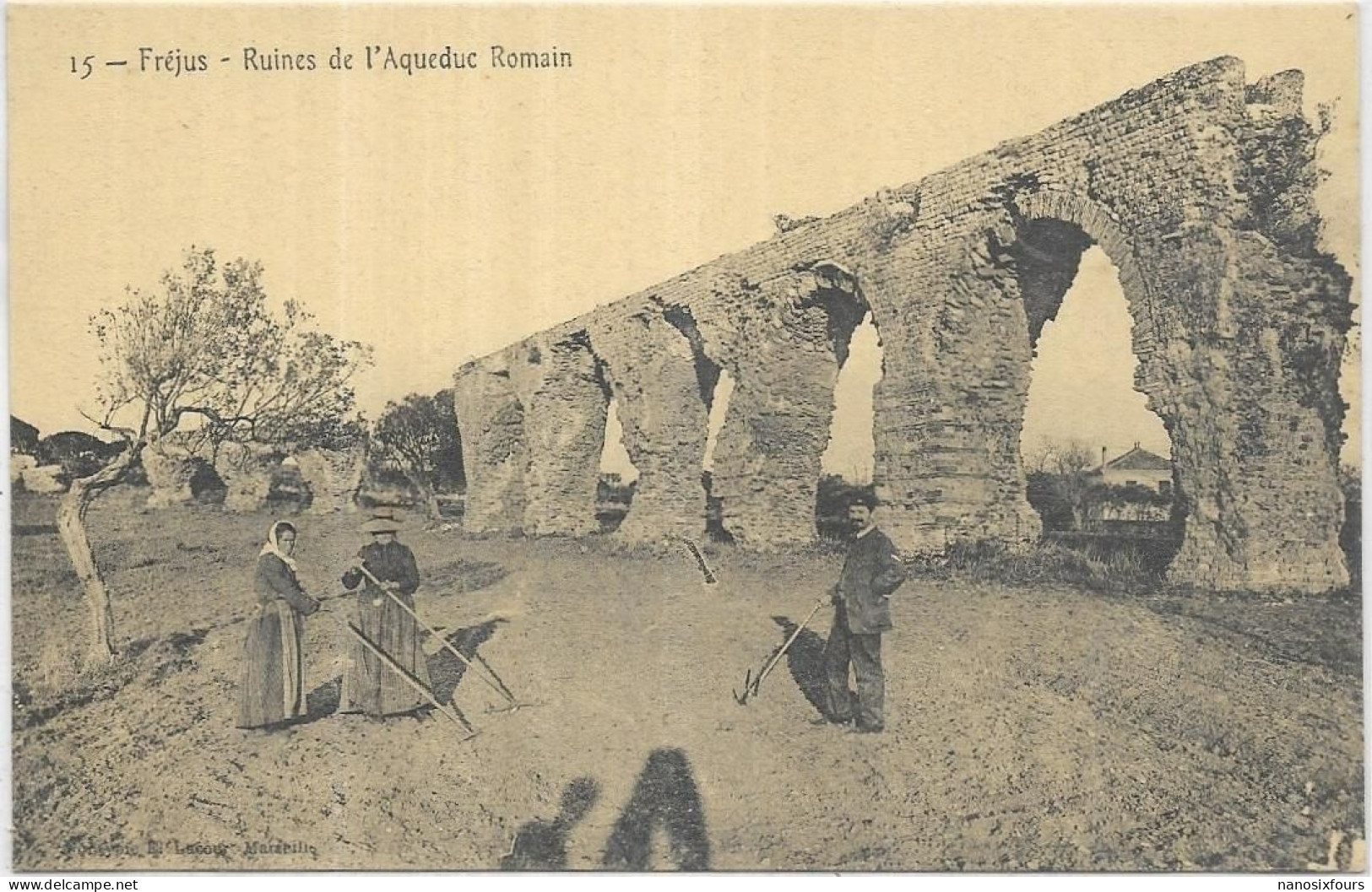 D 83. FREJUS.  RUINES DE L AQUEDUC ROMAIN - Frejus