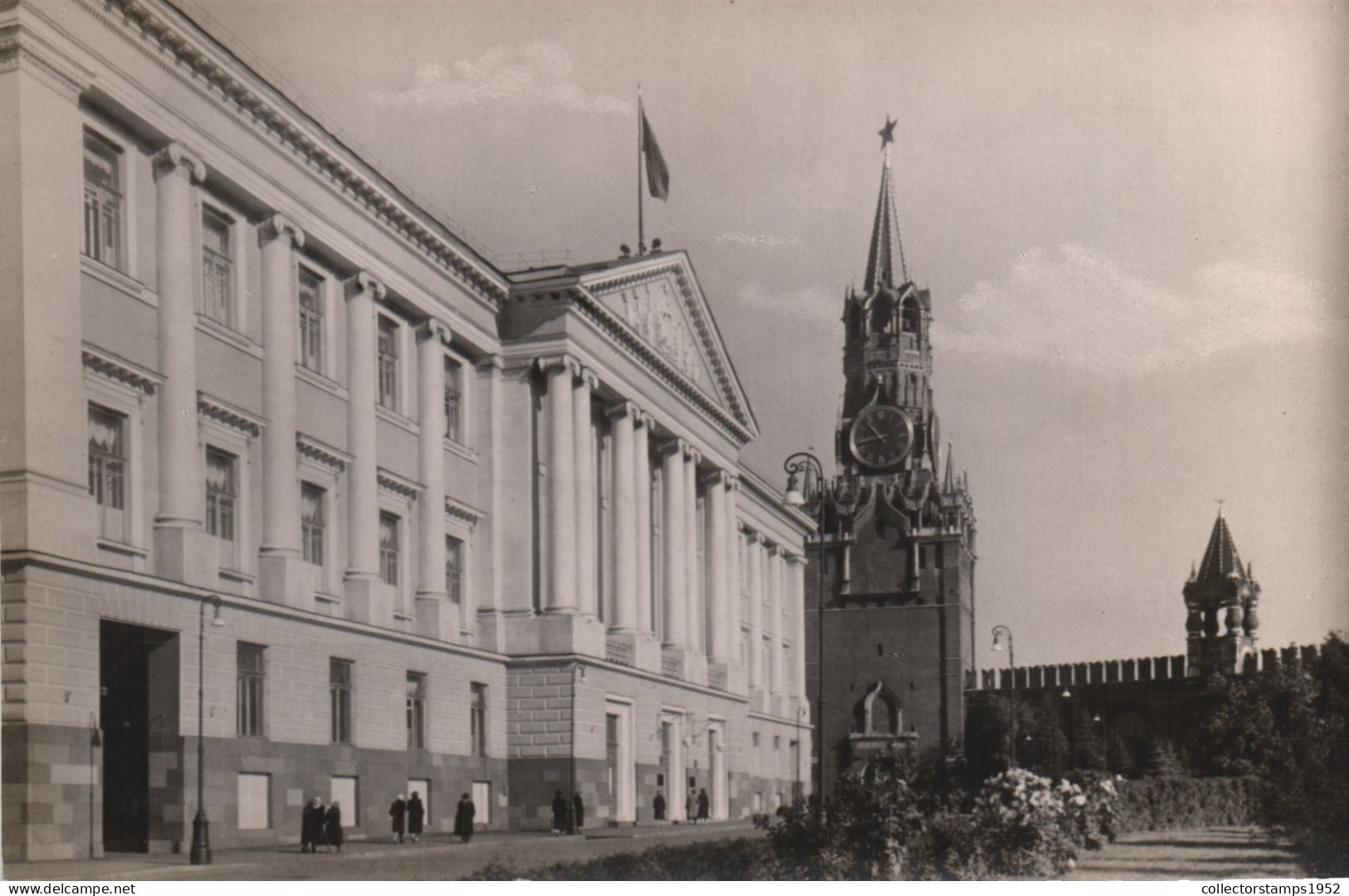 MOSCOW, KREMLIN, THEATRE, ARCHITECTURE, FLAG, TOWER WITH CLOCK, RUSSIA, POSTCARD - Russie