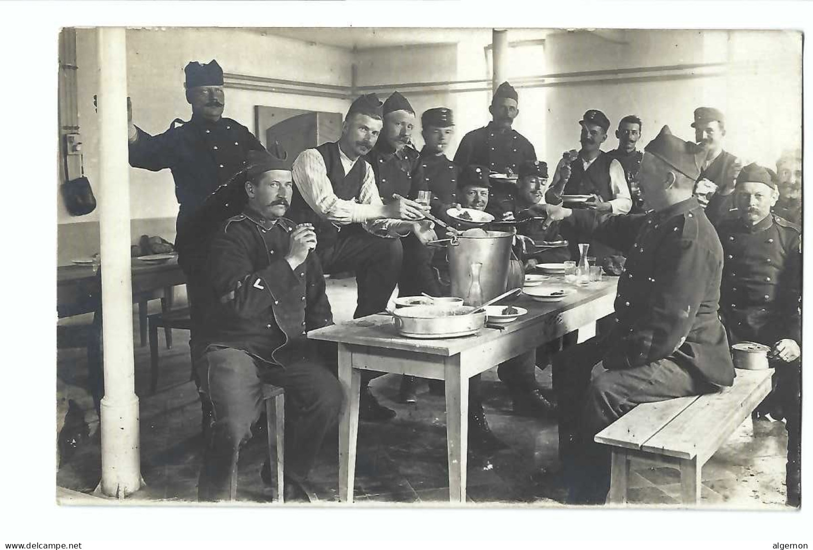 32223 - Carte Photo Militaires Allemands Le Repas 25.05.1915 - Kasernen