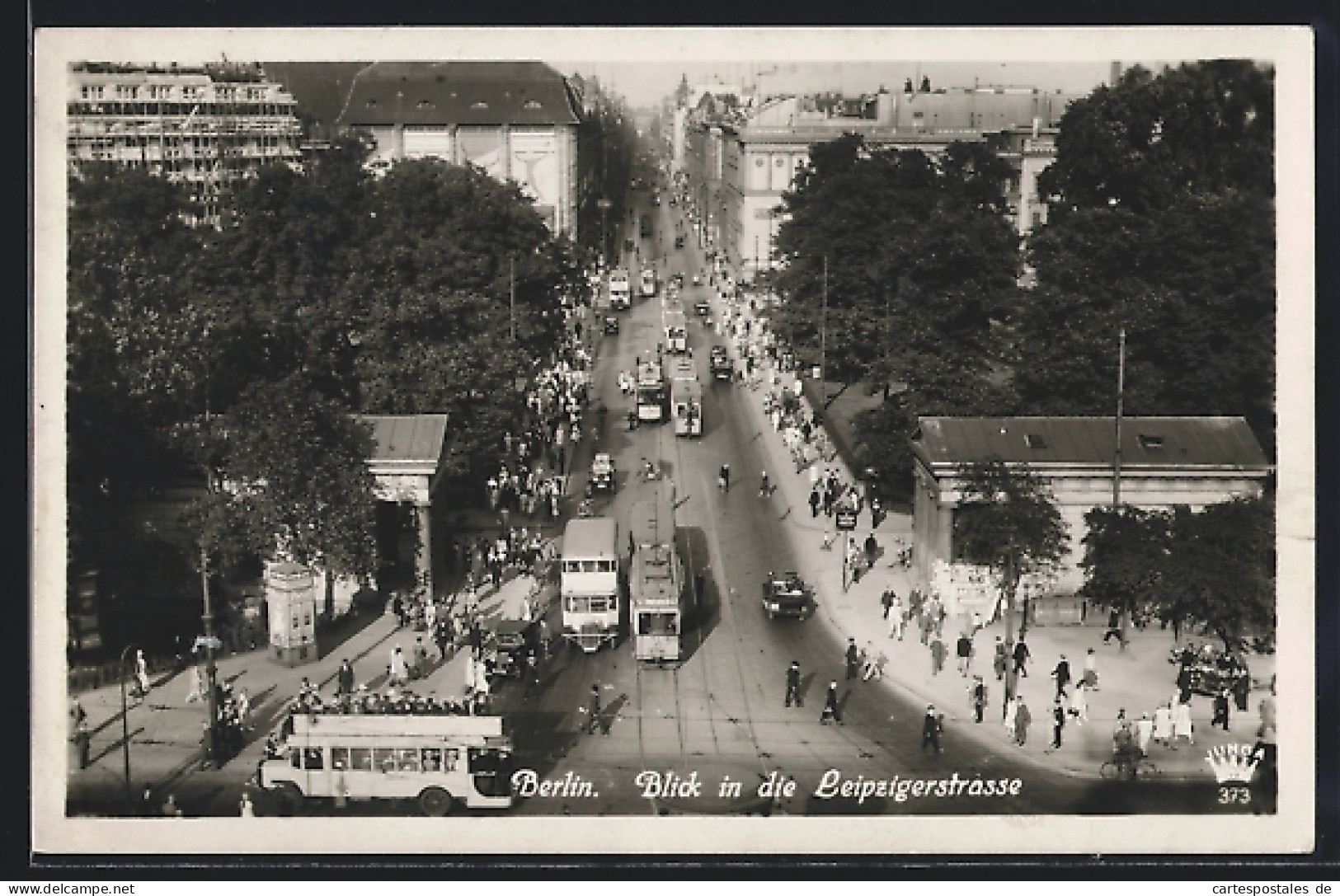 AK Berlin, Blick In Die Leipzigerstrasse Mit Strassenbahn  - Strassenbahnen