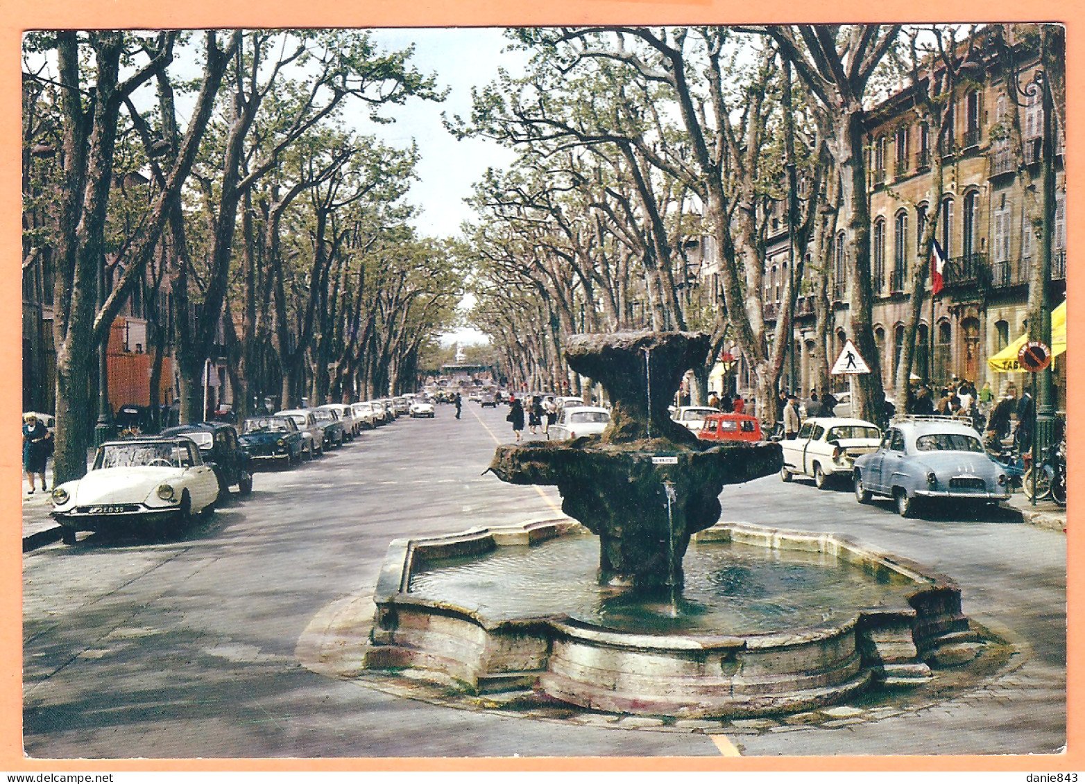 Ppgf/ CPSM Grand Format - BOUCHES DU RHONE - AIX EN PROVENCE - FONTAINE DES NEUF CANONS - Automobiles, DS, Aronde - Aix En Provence