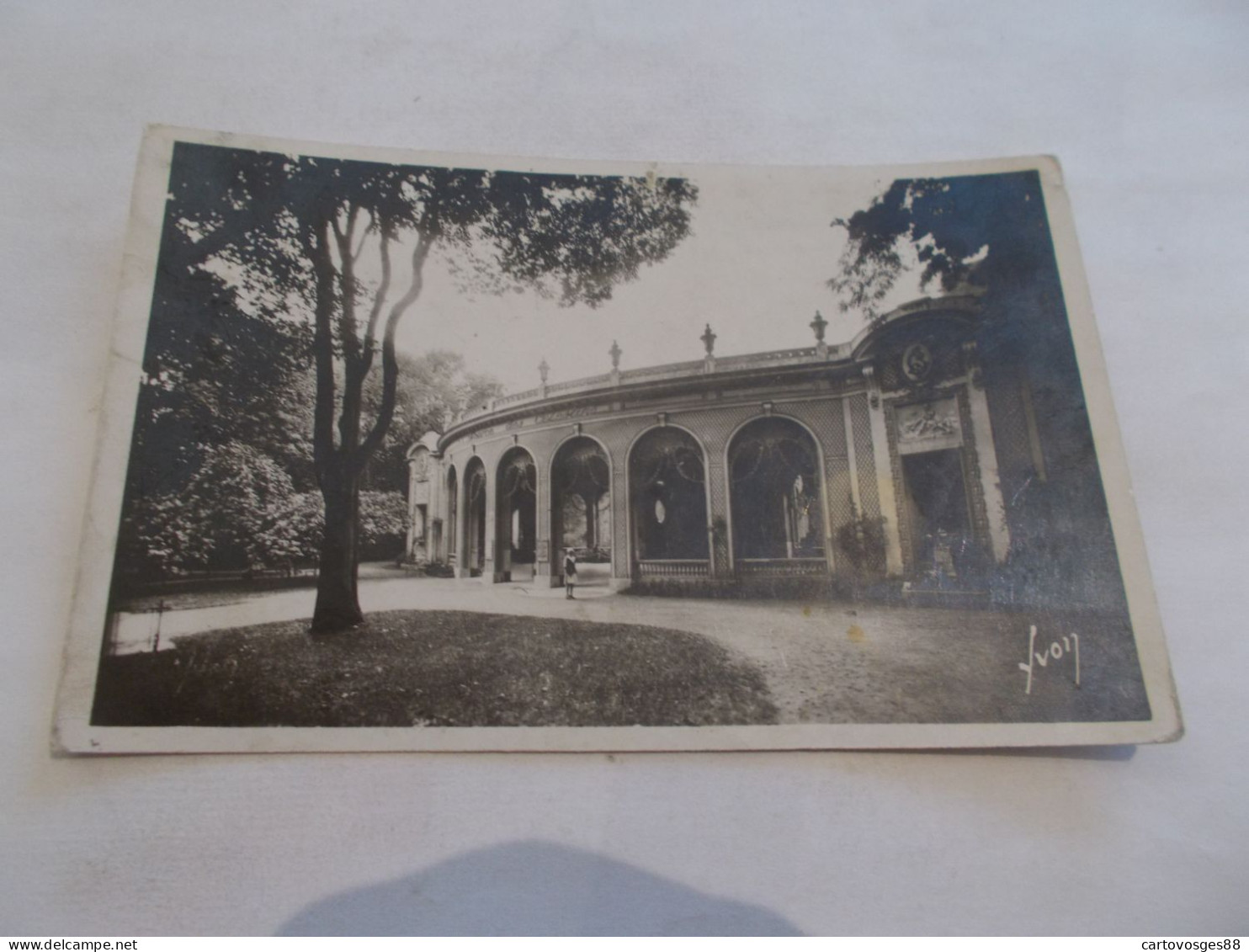 VICHY ( 03 Allier ) LE PAVILLON DE LA SOURCE  DES CELESTINS ANIMEES  1944 - Vichy