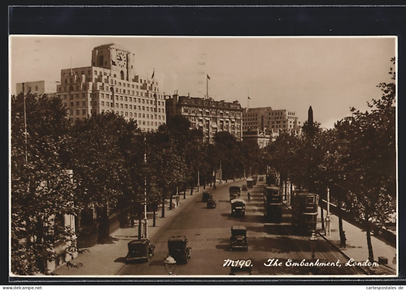 AK London, The Embankment, Strassenbahn  - Strassenbahnen