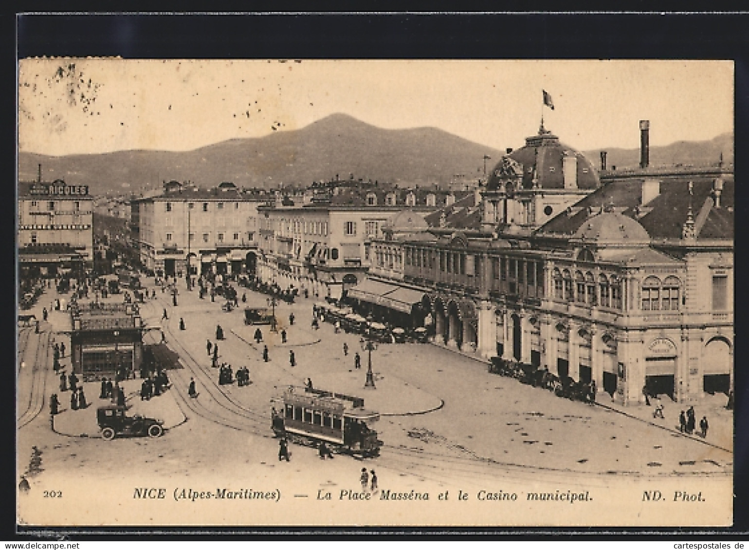 AK Nice, La Place Massena Et Le Casino Municipale Mit Strassenbahn Und Leuten  - Strassenbahnen
