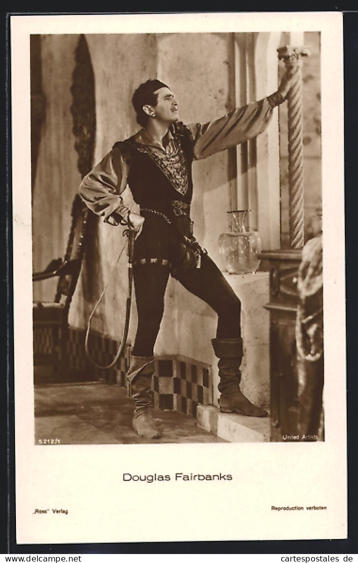 AK Schauspieler Douglas Fairbanks Im Kostüm Einer Filmrolle  - Actores