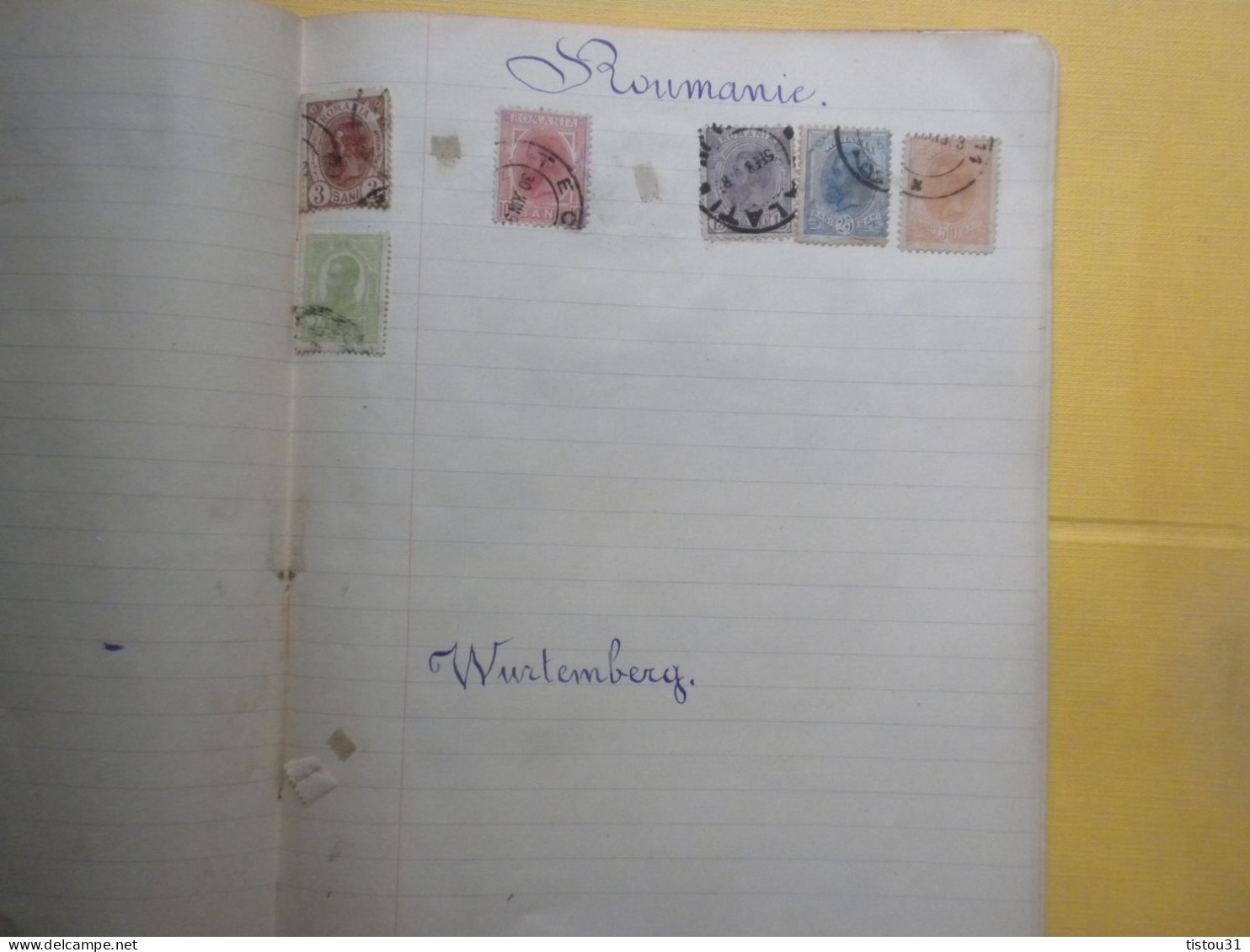 Ancienne collection enfantine d'environ 150  timbres des années 1930