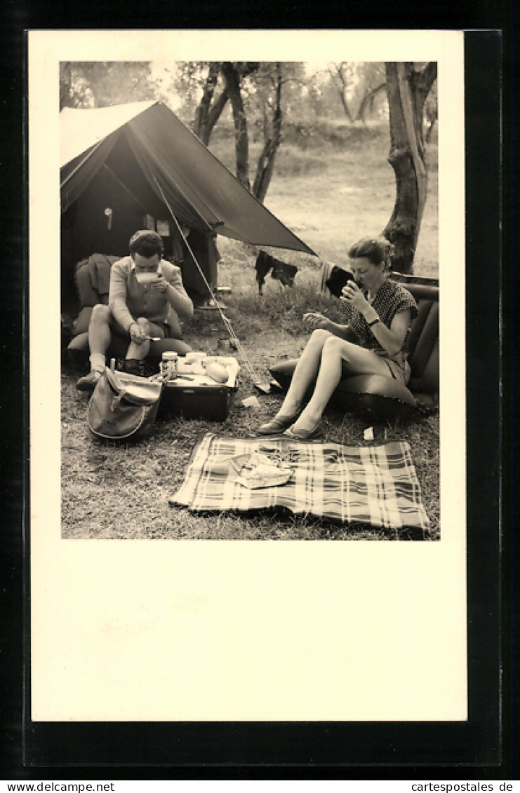 AK Paar Beim Picknick Vor Dem Zelt, Camping  - Scouting