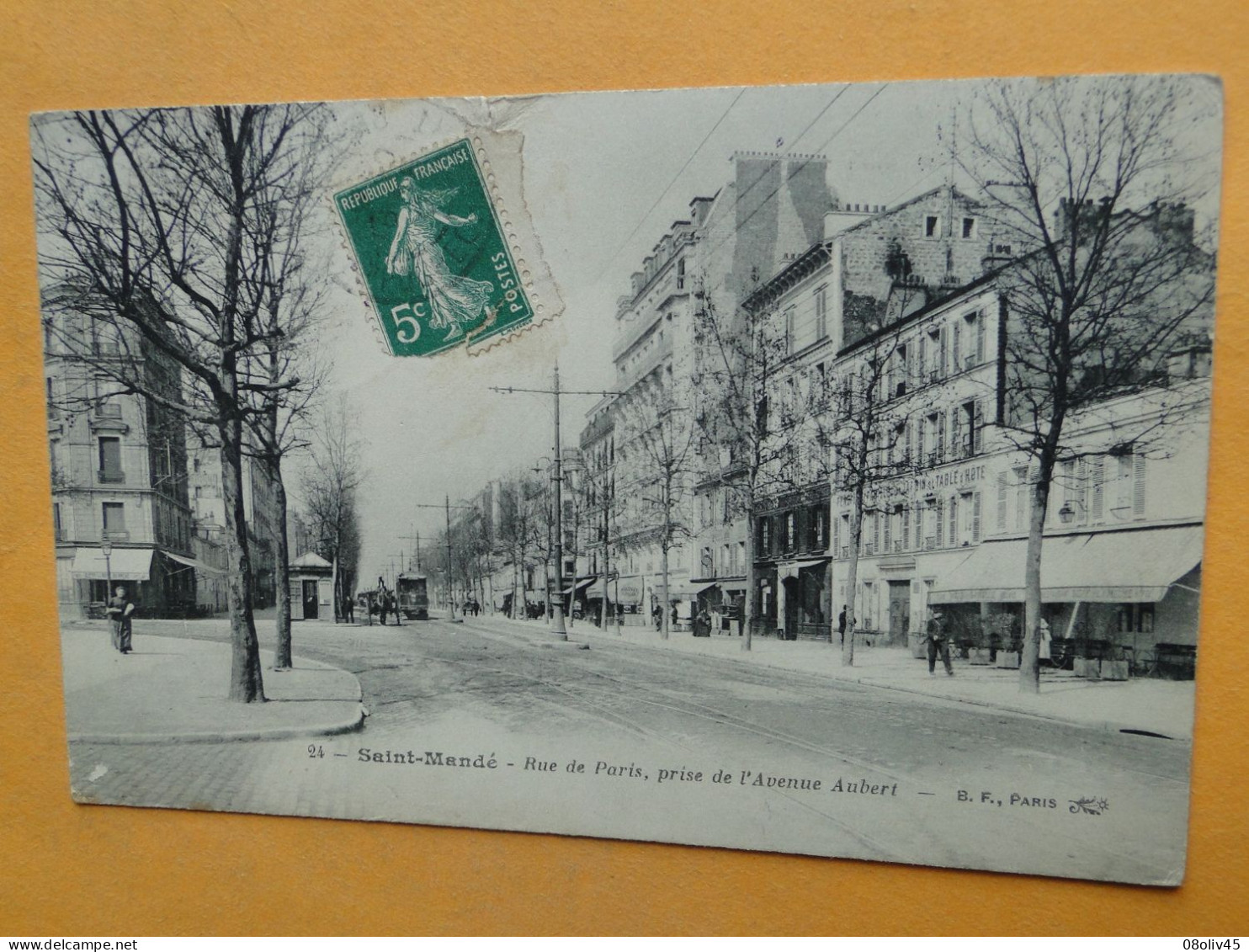 SAINT MANDE -- Rue De Paris Prise De L'avenue Aubert - Tramway Au Loin - ANIMATION - Saint Mande