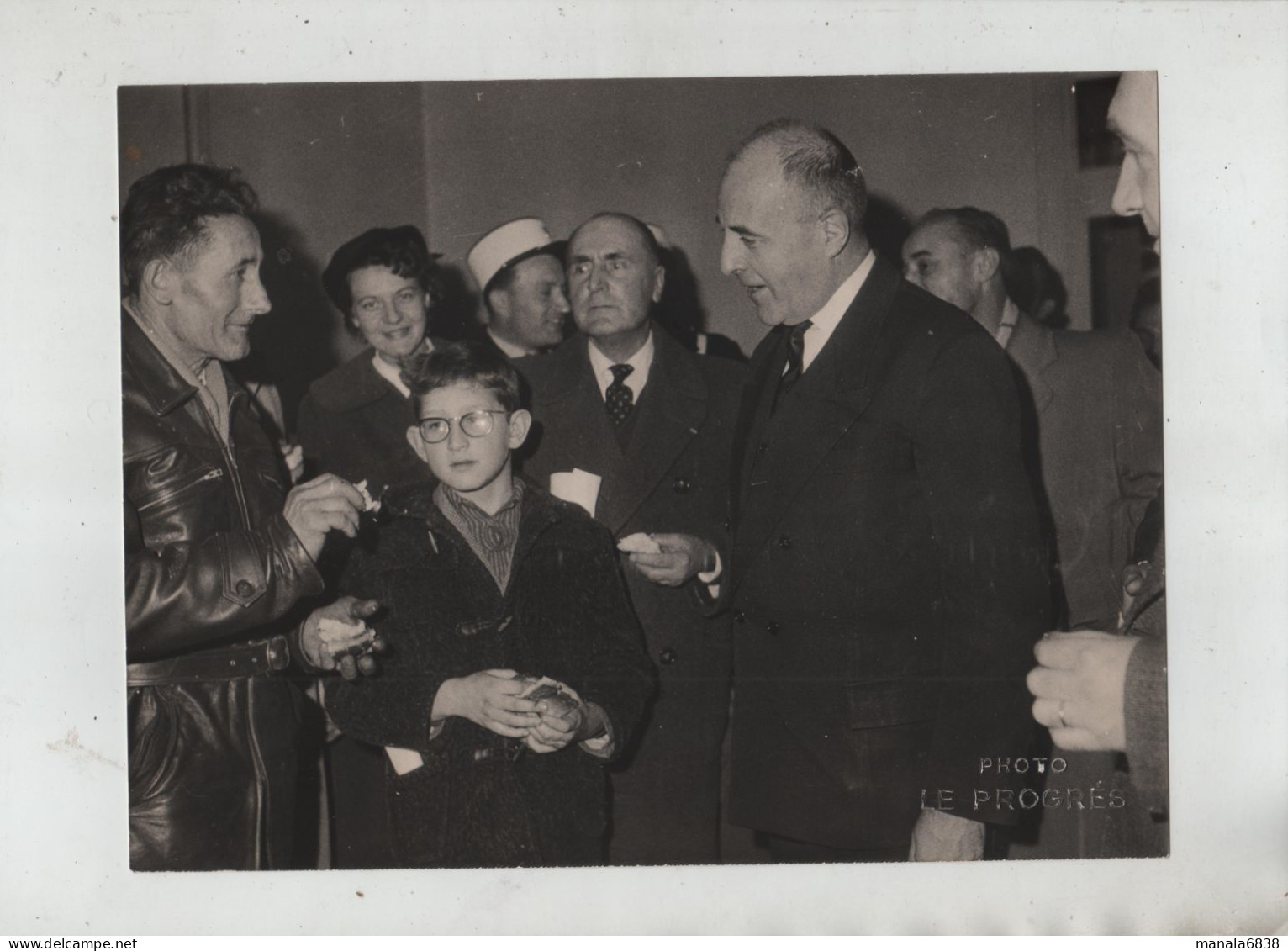 Gradé  Homme à Veste De Cuir Personnalités à Identifier Photographe Le Progrès - Sonstige & Ohne Zuordnung