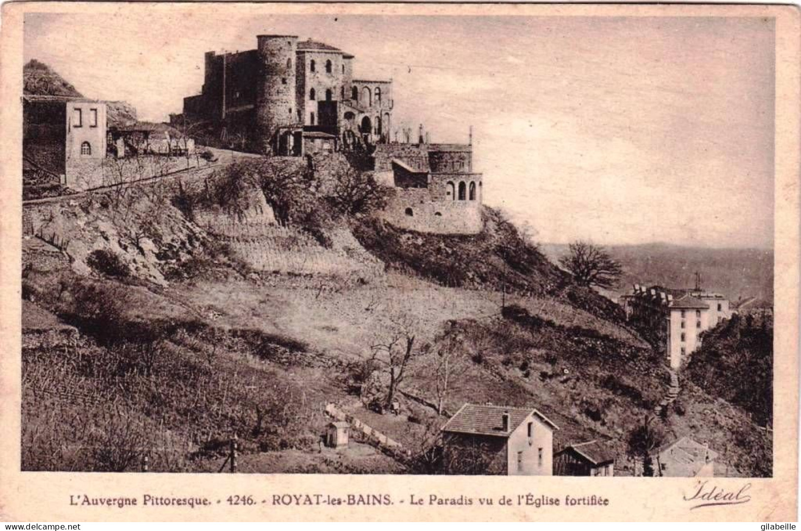 63 - Puy De Dome -   ROYAT Les BAINS - Le Paradis Vu De L église Fortifiée - Royat