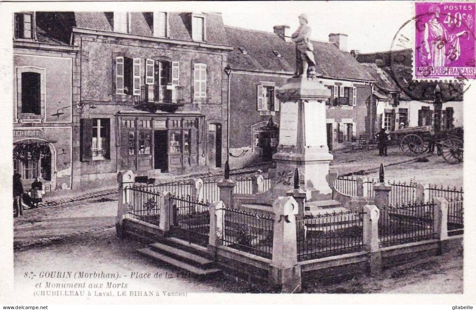 56 - Morbihan -  GOURIN -  Place De La Victoire Et Monument Aux Morts - Gourin