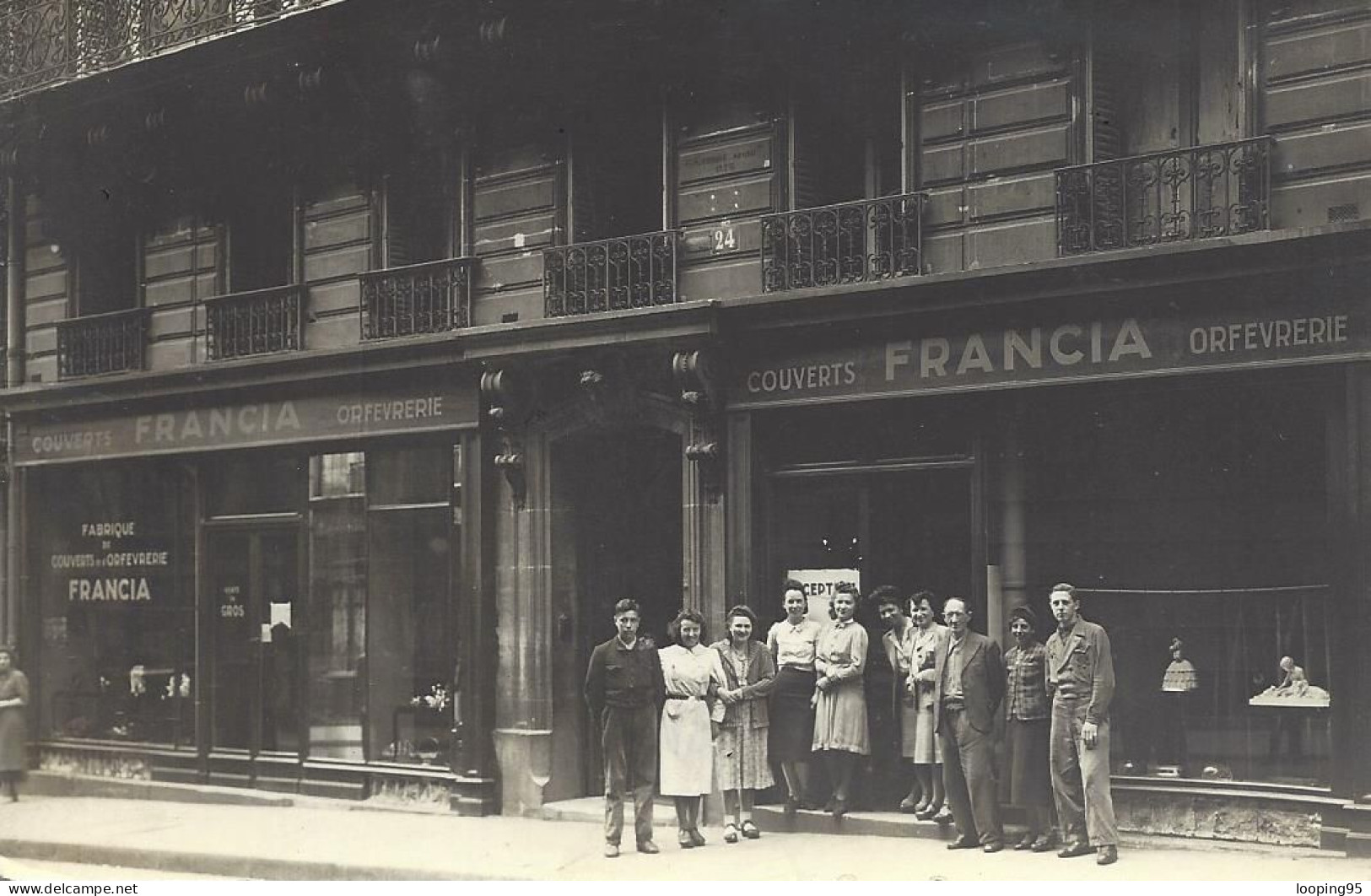 CARTE PHOTO-FRANCIA-COUVERTS-ORFEVRERIE-PERSONNAGES-HOMMES-FEMMES-24-IMMEUBLE-HAUSSMANIEN-GUSTAVE GRIDAINE-1870 - Magasins