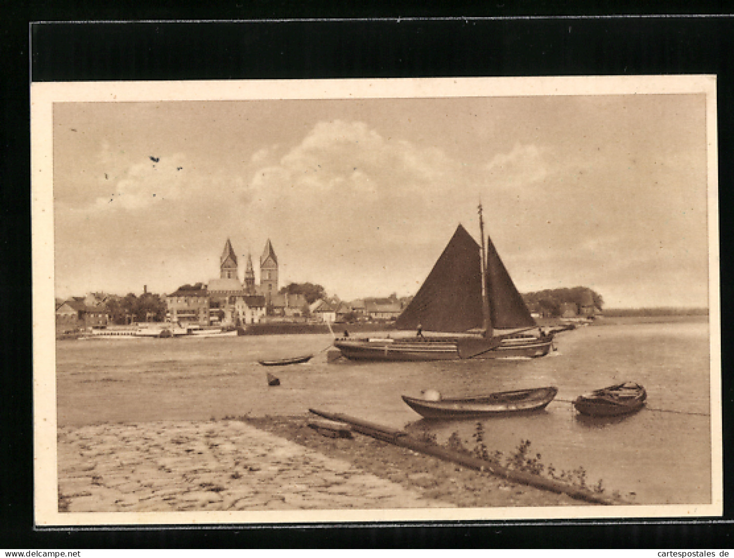 AK Rees Am Niederrhein, Ortsansicht übers Wasser Mit Einem Segelboot, Ganzsache WHW Winterhilfswerk 1934 /35  - Postcards