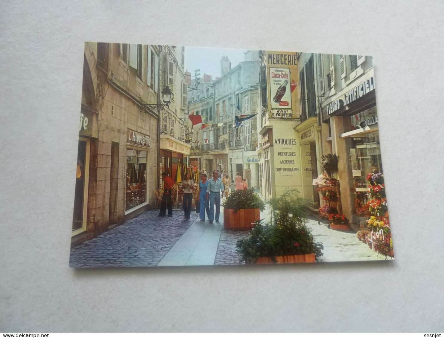 La Rochelle - Rue Saint-Sauveur - Piétonne - Animée - 10/7720 - Editions Yvon - - La Rochelle